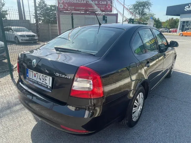 Skoda Octavia 2010 photo 4