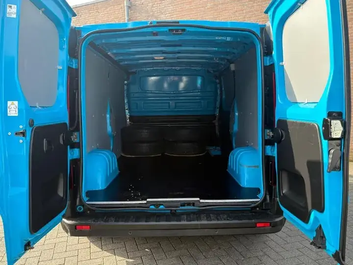 Renault Trafic 2023 photo 3