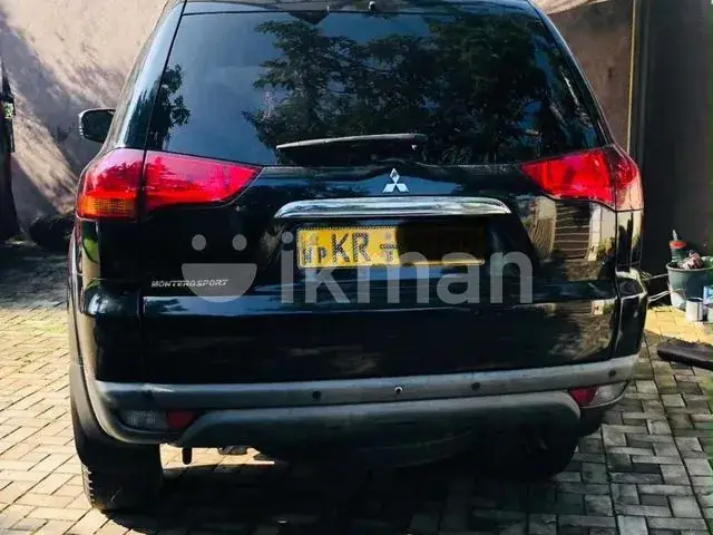 Mitsubishi Montero 2011 photo 2