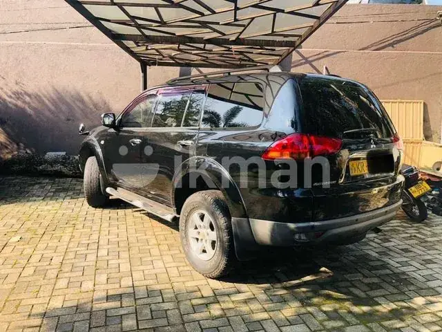 Mitsubishi Montero 2011 photo 5