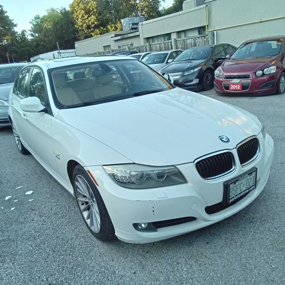 BMW 3Series 2011 photo 2