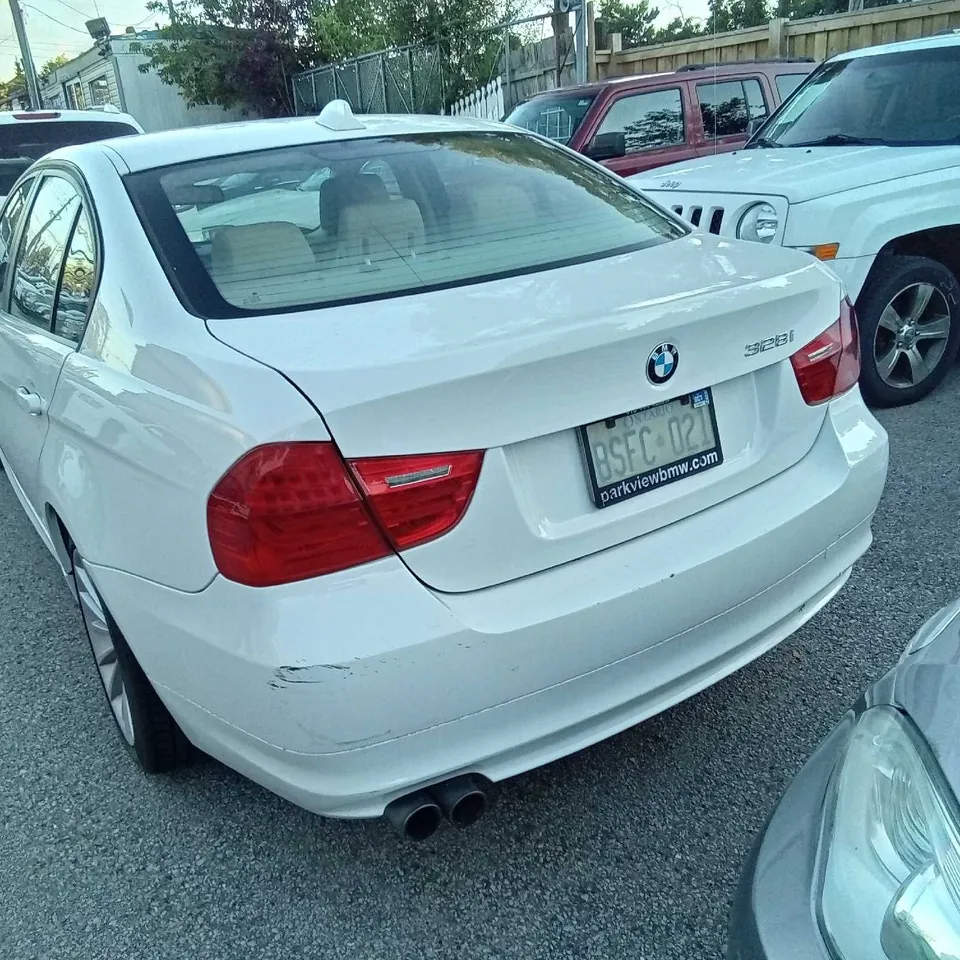 BMW 3Series 2011 photo 4