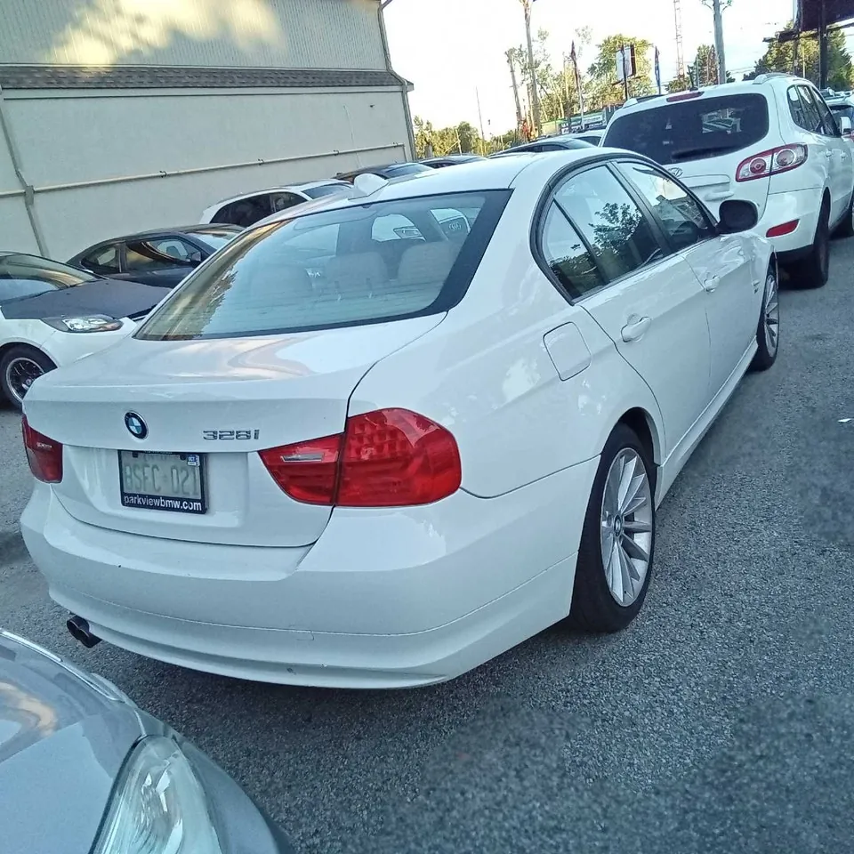BMW 3Series 2011 photo 3