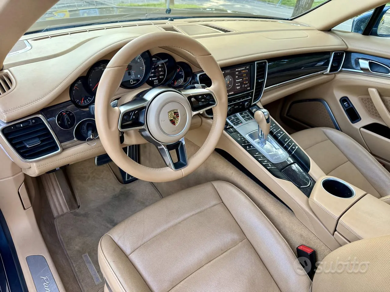 Porsche Panamera 2011 photo 2