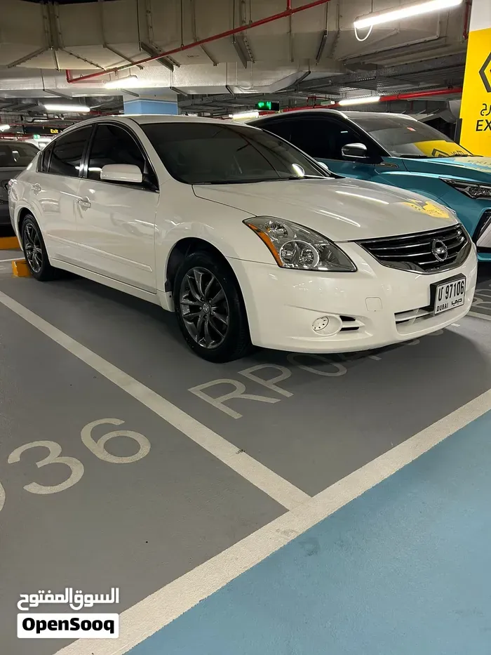 Nissan Altima 2012 photo 2