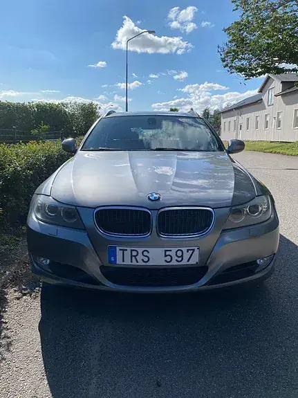 BMW 320D 2010 photo 2