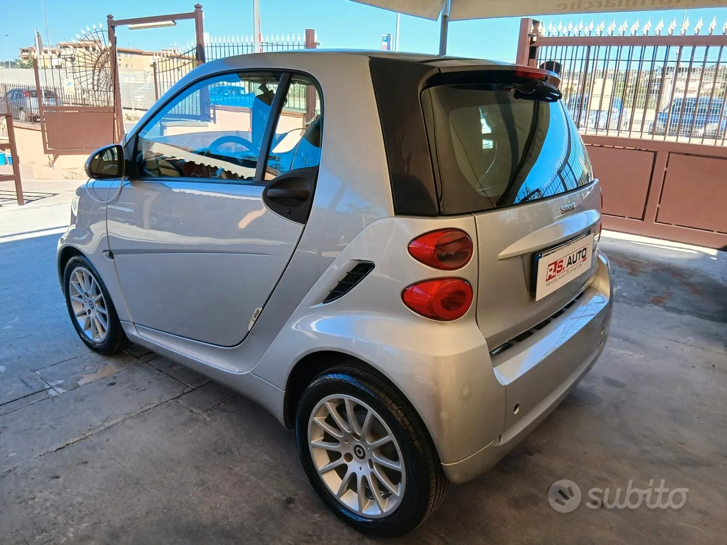 Smart Fortwo 2011 photo 3