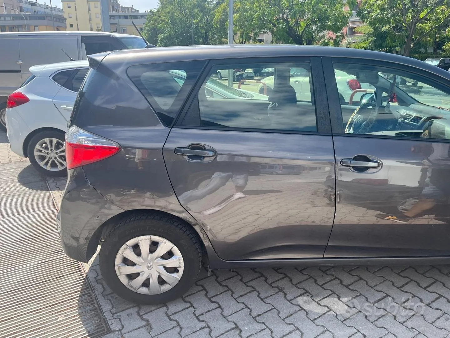 Toyota Verso-S 2012 photo 2