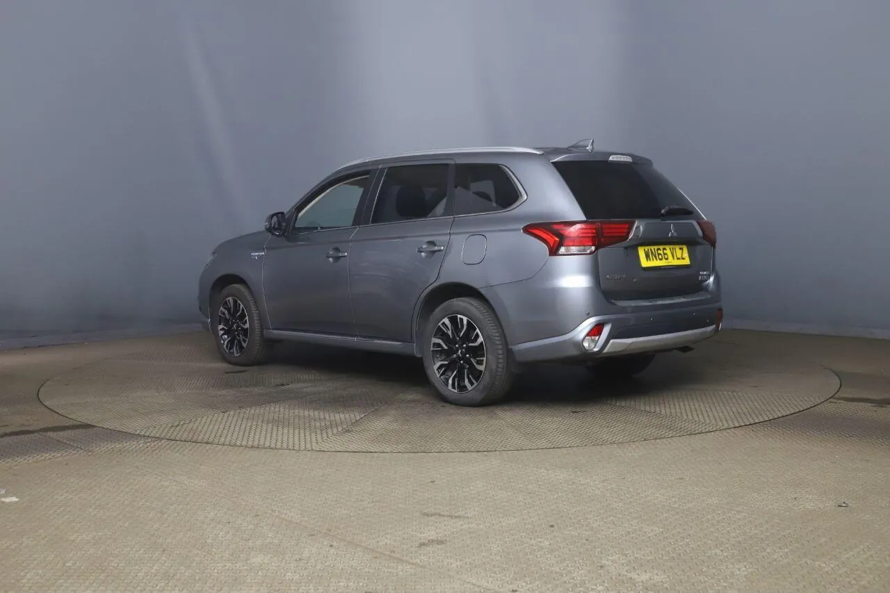 Mitsubishi Outlander 2016 photo 2