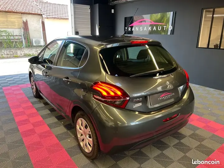 Peugeot 208 2016 photo 3