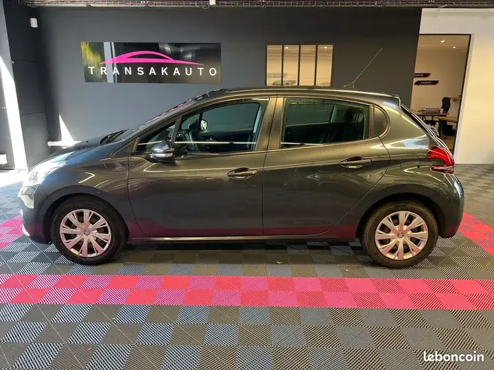 Peugeot 208 2016 photo 2