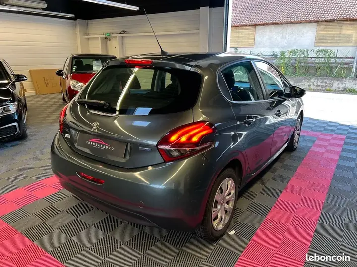 Peugeot 208 2016 photo 5