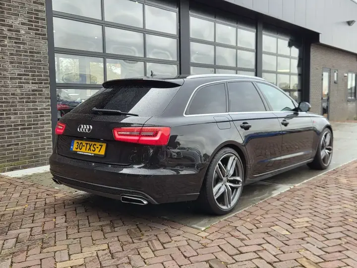 Audi A6 Avant 2012 photo 2