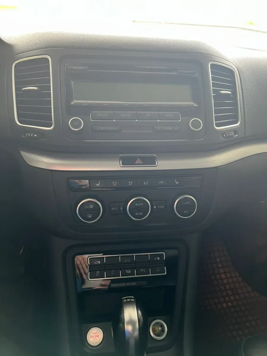 Volkswagen Sharan 2012 photo 3