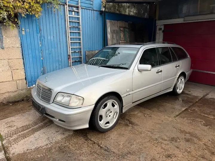 Mercedes-Benz C230