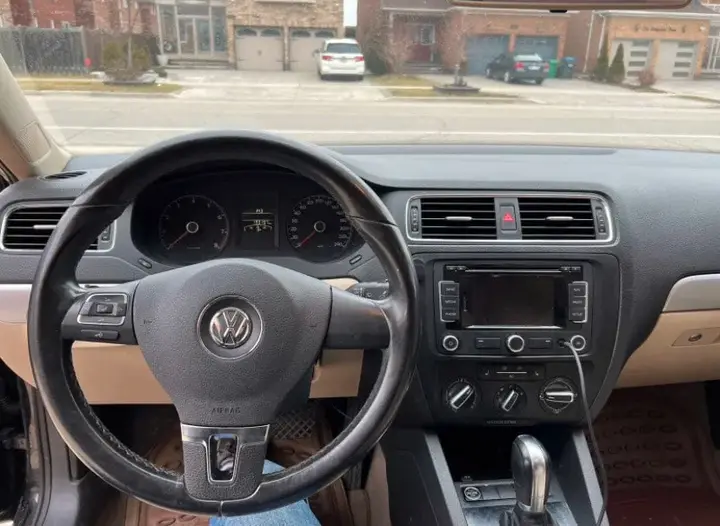 Volkswagen Jetta 2011 photo 2