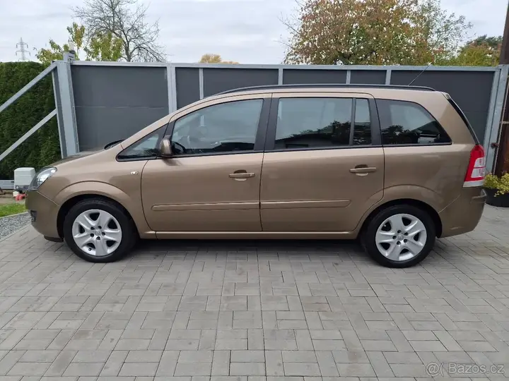 Opel Zafira 2013 photo 2
