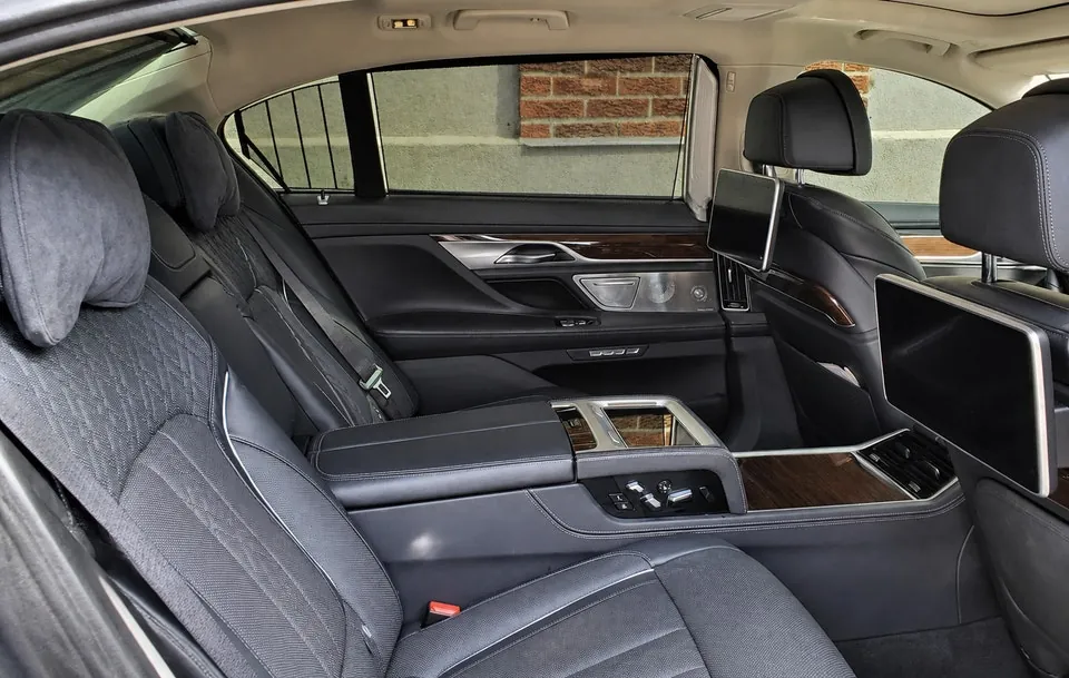 BMW 7 Series 2018 photo 5