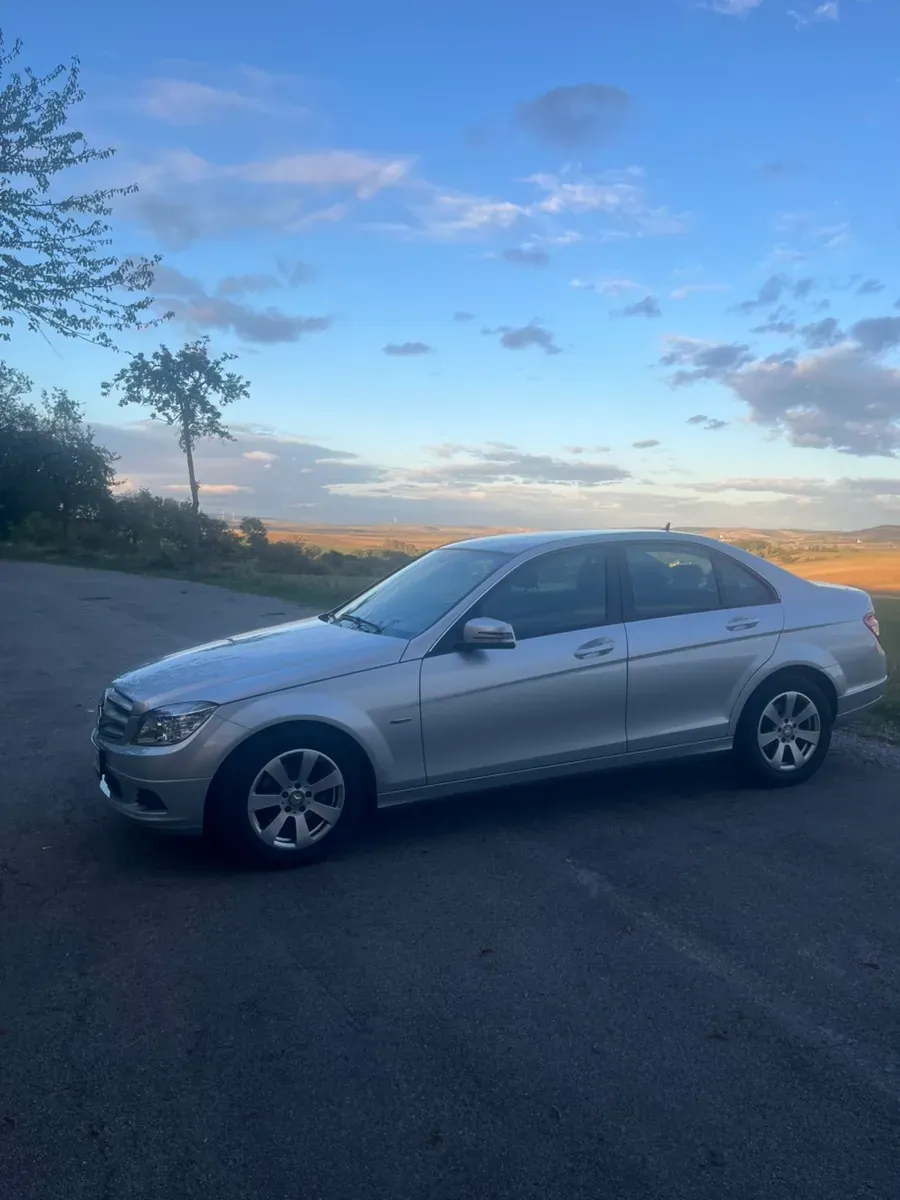 Mercedes-Benz C-Class 2010 photo 2