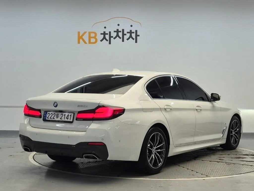 BMW 5 Series 2023 photo 3