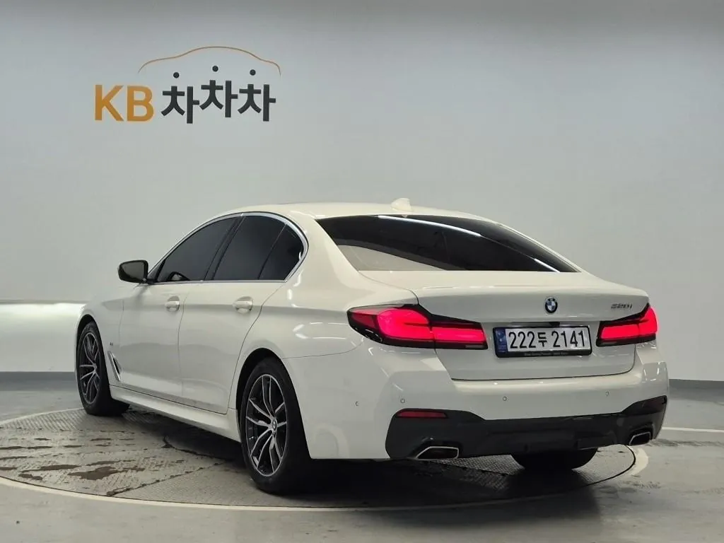 BMW 5 Series 2023 photo 2