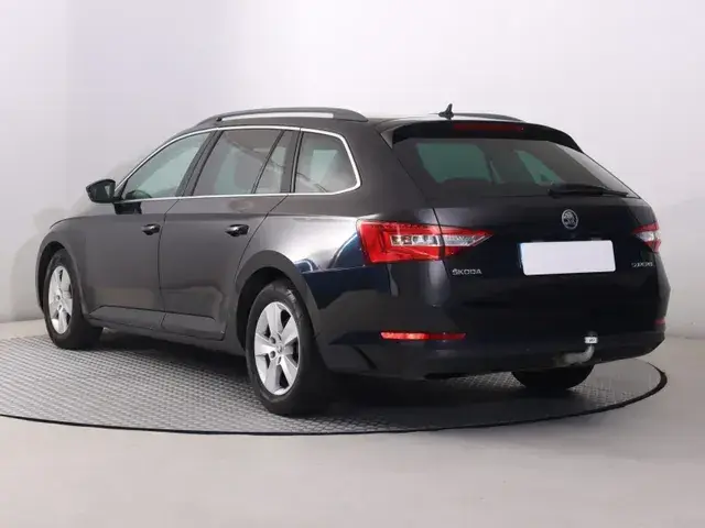 Skoda Superb Combi 2016 photo 3