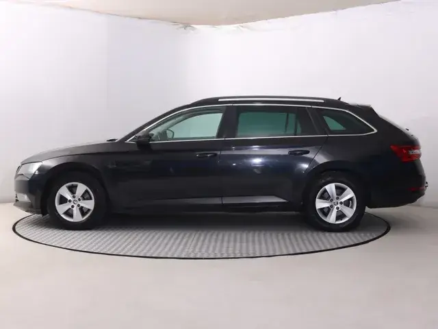 Skoda Superb Combi 2016 photo 2
