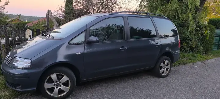 Seat Alhambra 2004 photo 2