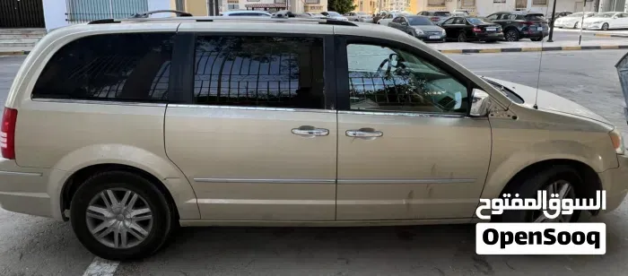 Chrysler Grand Voyager 2010 photo 2