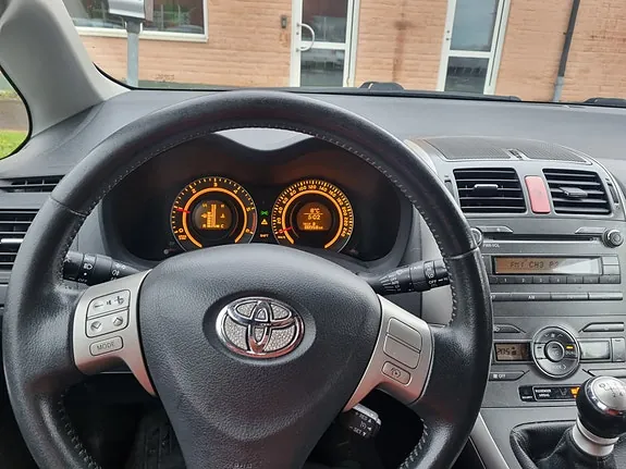 Toyota Auris 2008 photo 4