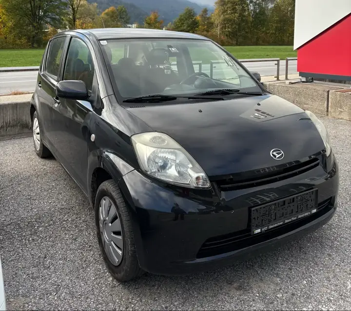 Daihatsu Sirion 2006 photo 2