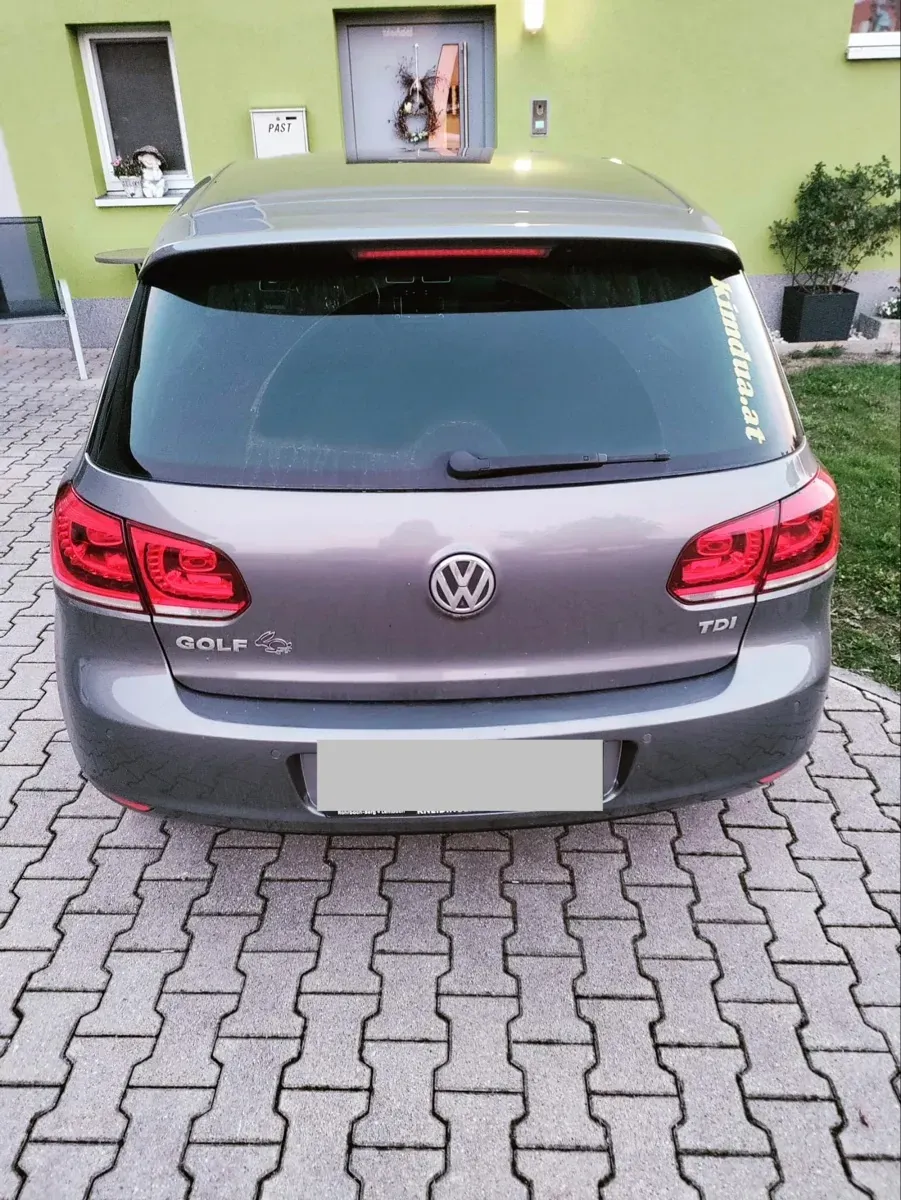 Volkswagen Golf 2011 photo 2