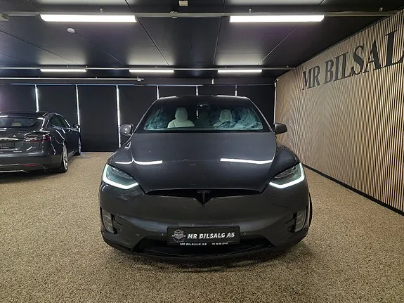 Tesla Model X 2017 photo 2