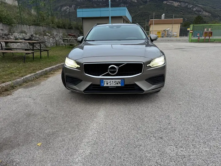 Volvo V60 2019 photo 2