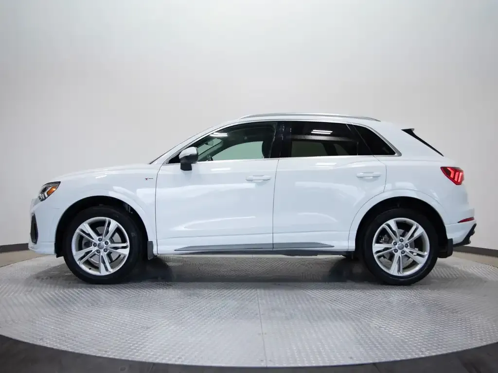 Audi Q3 2020 photo 2