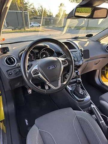 Ford Fiesta 2015 photo 2