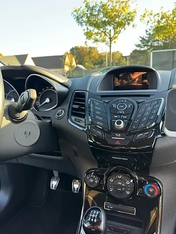 Ford Fiesta 2015 photo 5