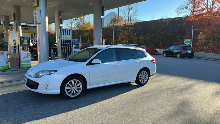 Renault Laguna 2010 photo 2