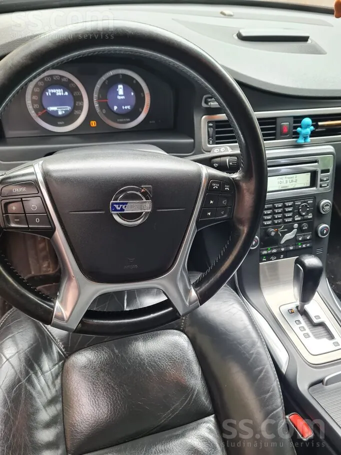 Volvo Xc70 2010 photo 2