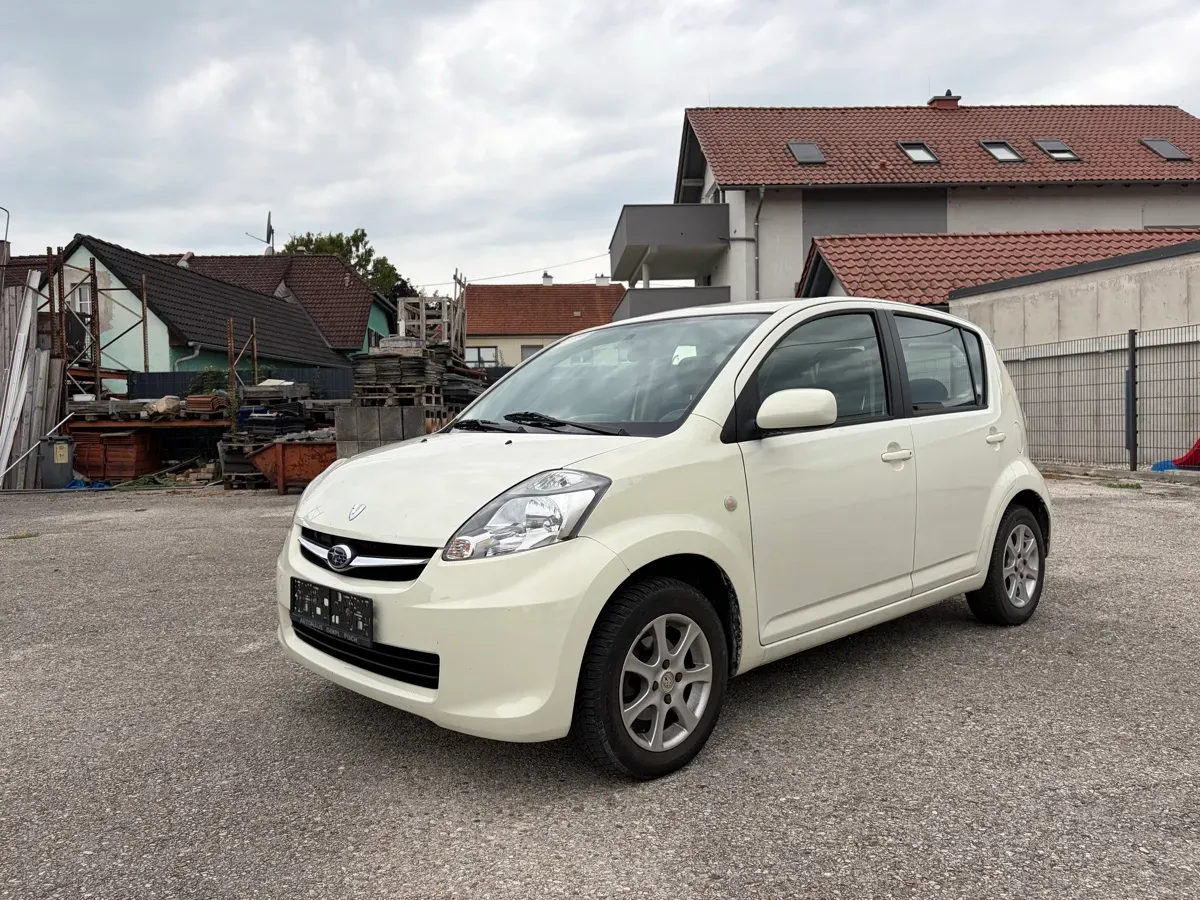 Subaru Justy 2011 photo 2
