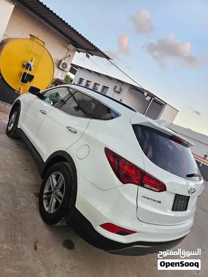 Hyundai Santa Fe 2017 photo 3
