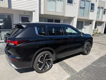 Mitsubishi Outlander 2024 photo 2