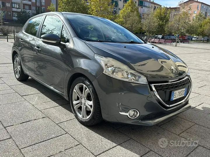Peugeot 208 2012 photo 2