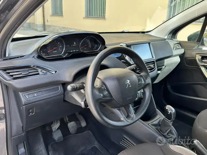 Peugeot 208 2012 photo 4