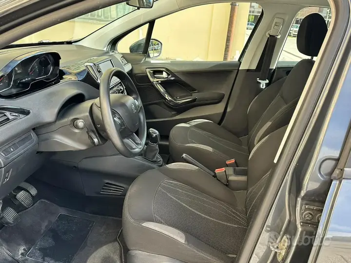 Peugeot 208 2012 photo 3
