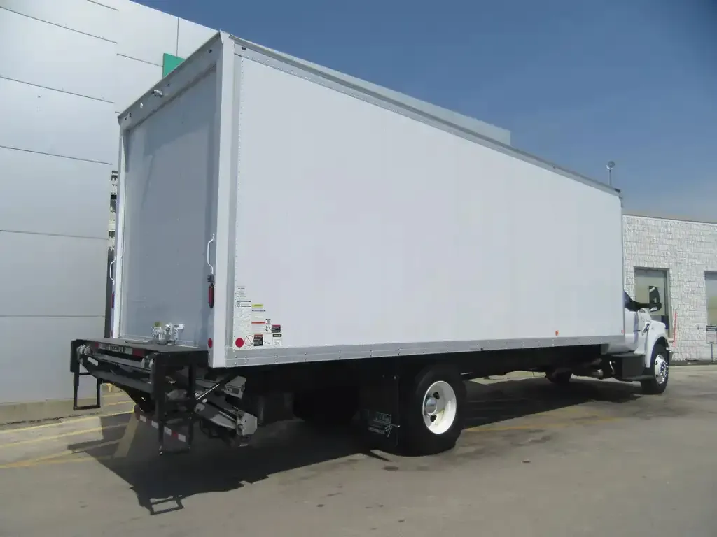 Ford F-750 2022 photo 3