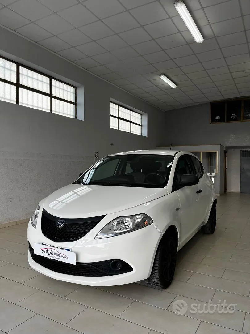 Lancia Ypsilon