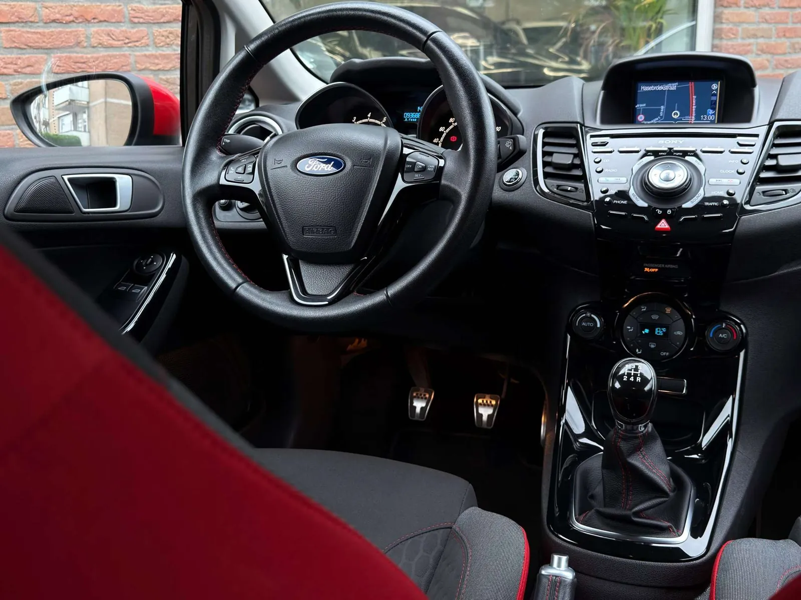 Ford Fiesta 2015 photo 2