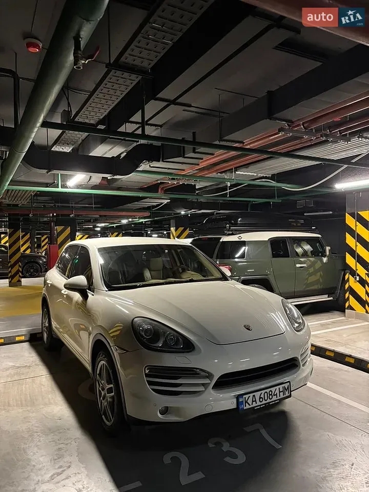Porsche Cayenne 2011 photo 2