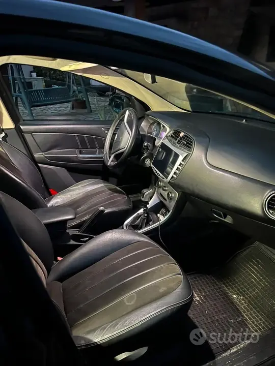 Lancia Delta 2010 photo 2